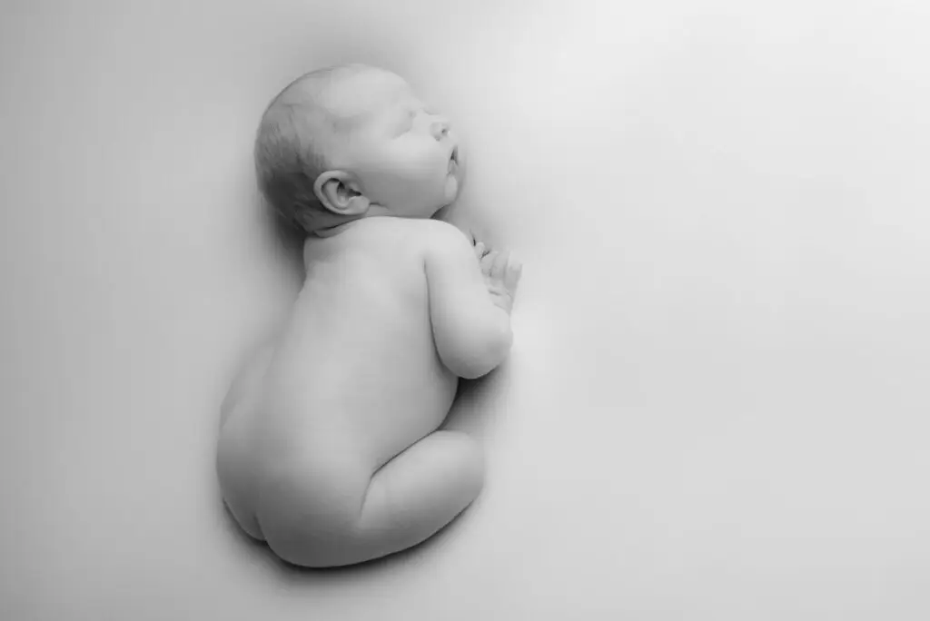 Séance photo nouveau-né en studio, photographe dans les Alpes-Maritimes (06)